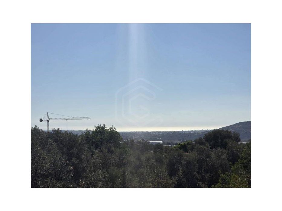 Moradia em construção T3+2 de arquitetura moderna e com vista mar e...