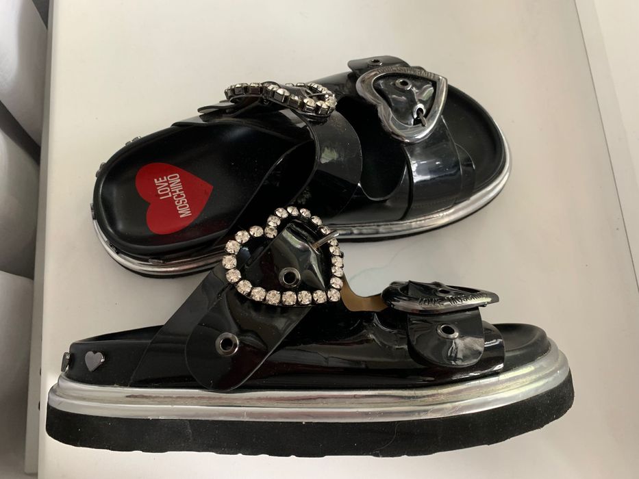 Лакові шкіряні сандалі love moschino 3000