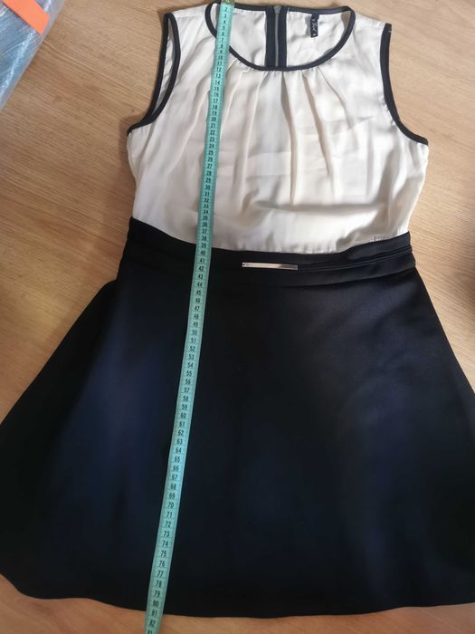 M Sukienka okazjonalna złota klamra wesele rozkloszowana czarna