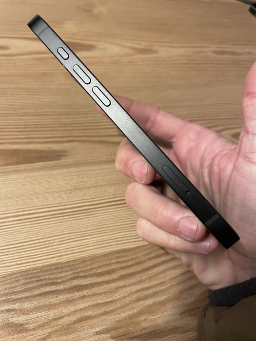 iPhone 16e - Como Novo.