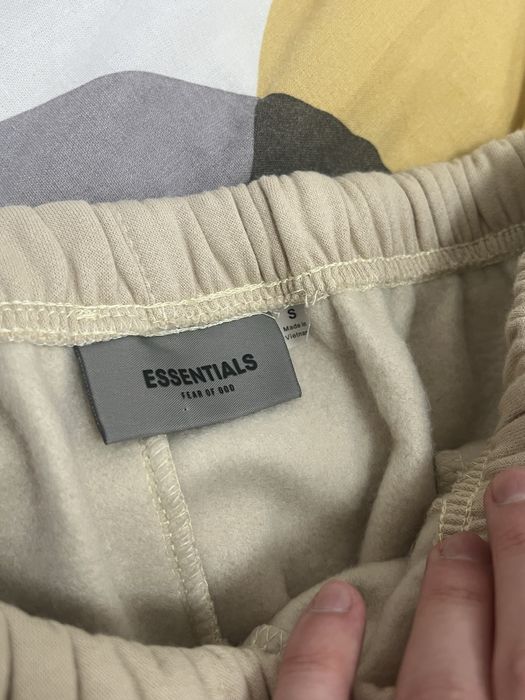 spodnie dresowe dresy beżowe Essentials Fear Of God fog streetwear