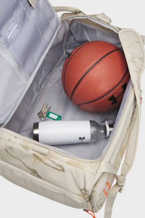 Бежева спортивна сумка-рюкзак UA Contain Duo MD BP Duffle-BRN