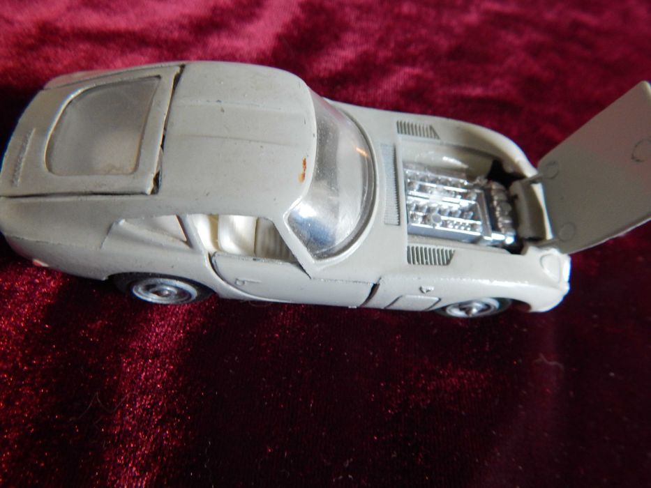 Машинка Тойота 2000GT