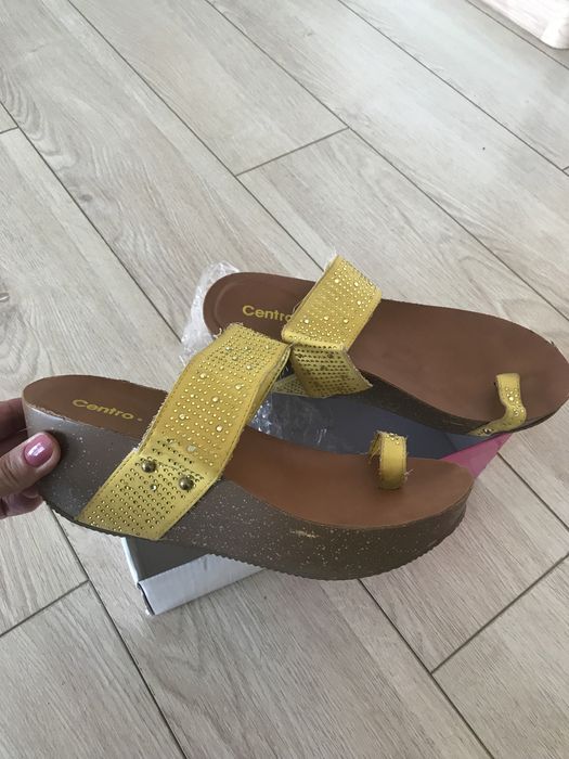 Взуття жіноче