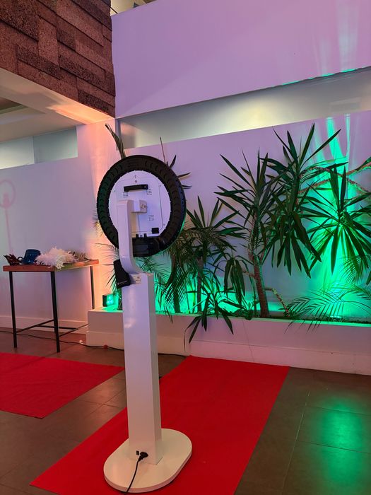 Aluguer de Photobooth e Videobooth em vidro para eventos e casamentos