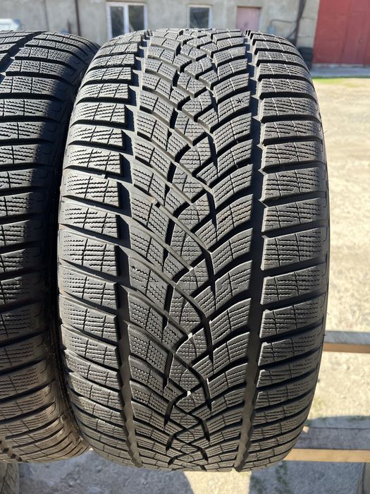 Шини 275/35/21 ЯК НОВІ‼️ 8+mm‼️Goodyear‼️;зимові;резина склад R21