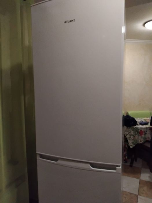 Продаж холодильника atlant