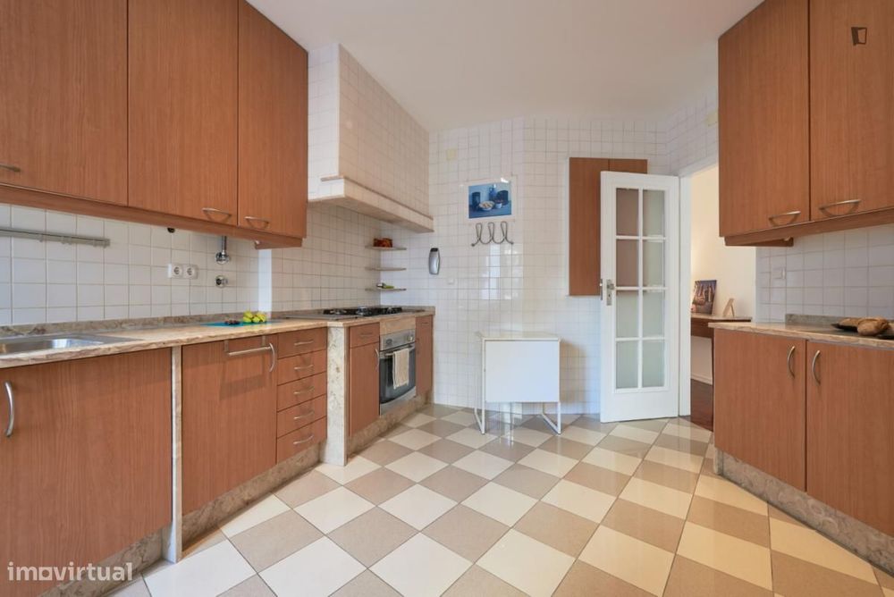 Quarto - localizado em Arroios Lisbon