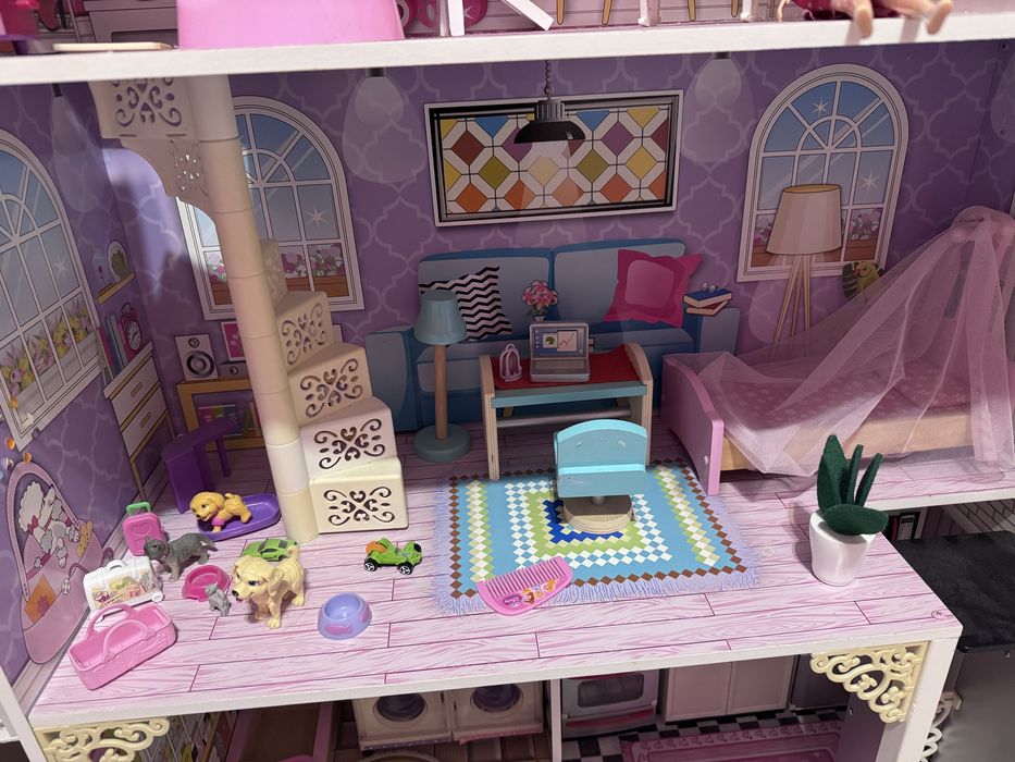 Ogromny domek dla lalek, Barbie z wyposażeniem