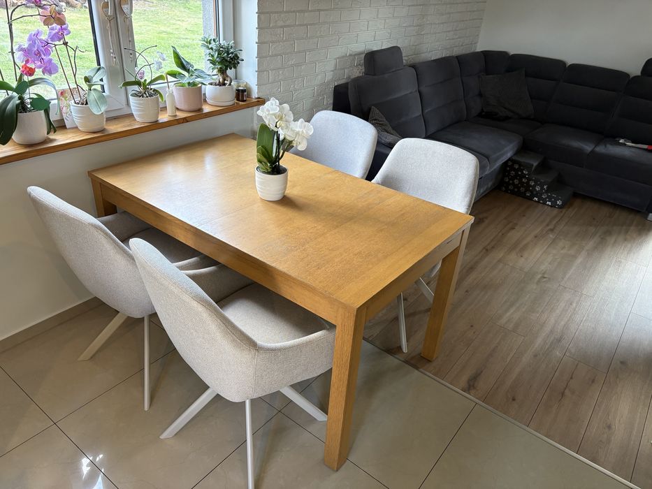 Stół Ikea Bjursta