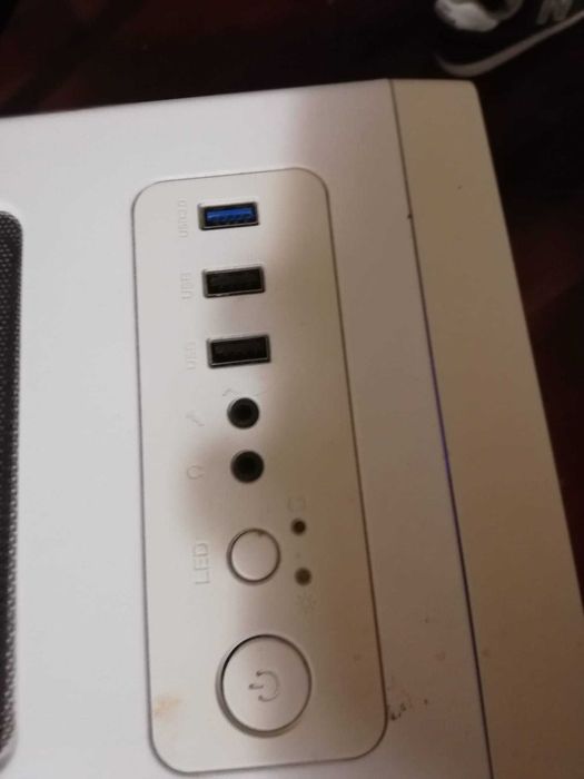 PC em torre com windows incluido