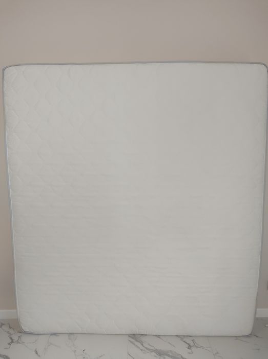 Пропоную вашій увазі Матрац дуже гарний стан.