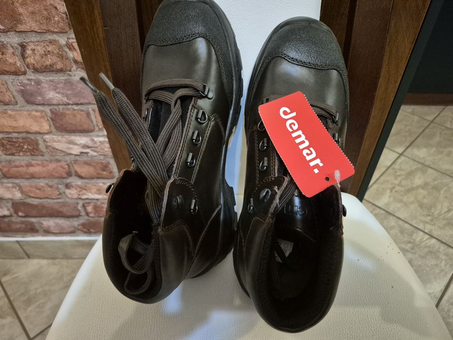 Buty skórzane Demar , nowe , bardzo wytrzymałe.