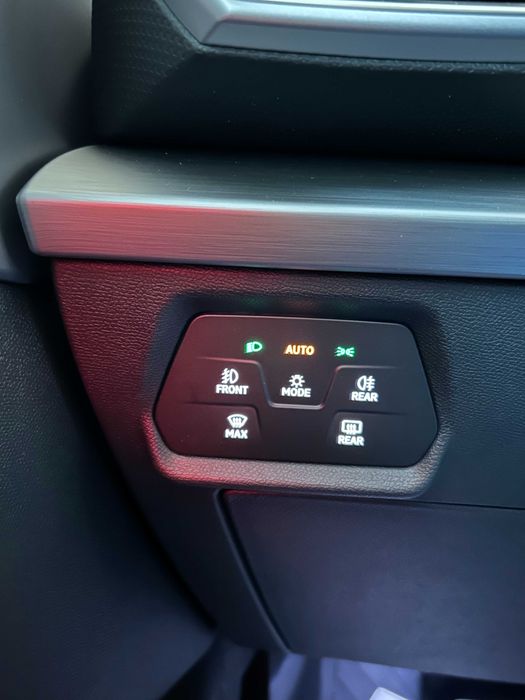 Новий SEAT Leon 2025 FR 1.5 eTSI mHEV DSG (150 к.с.)