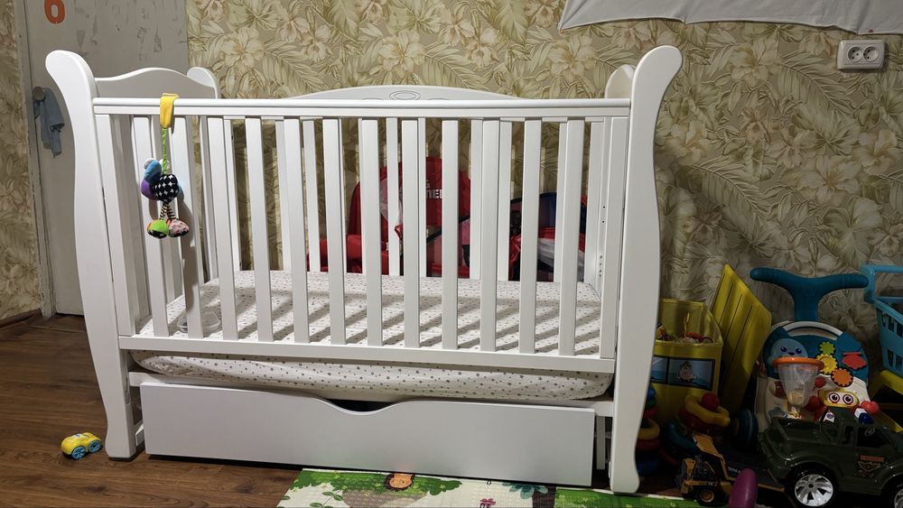 Дитяче ліжечко з матрацом нове