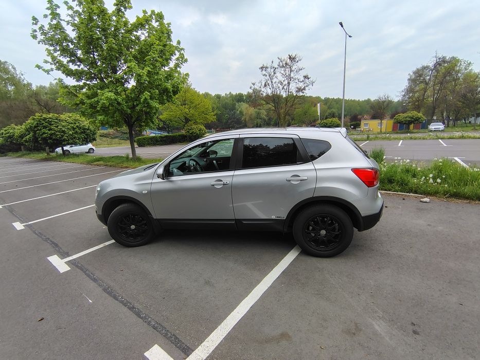 Nissan Qashqai   srebrny metalik