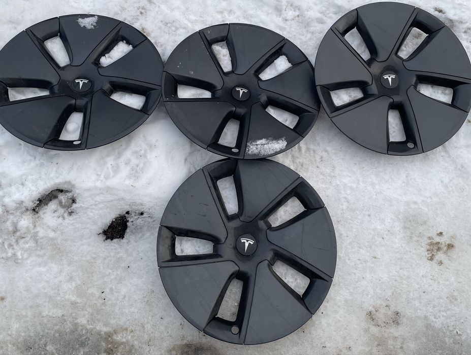 Ковпаки аєродінамічні Tesla 3 2022 R18
