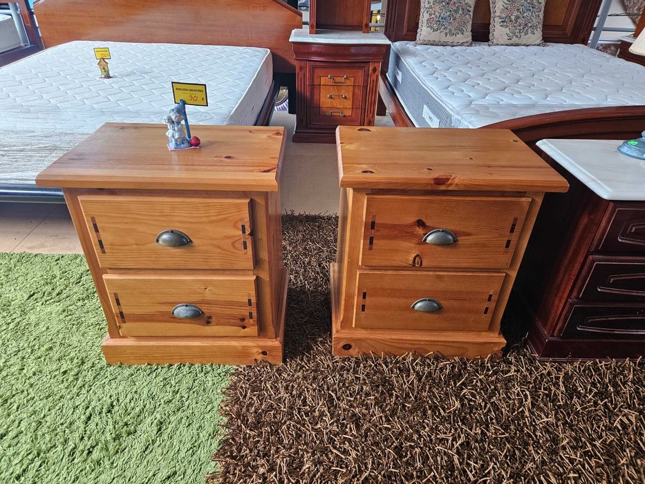 Mesas de cabeceira em madeira maciça - óptimo estado gera