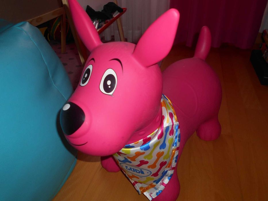 Cão Saltitão  " insuflável" ROSA