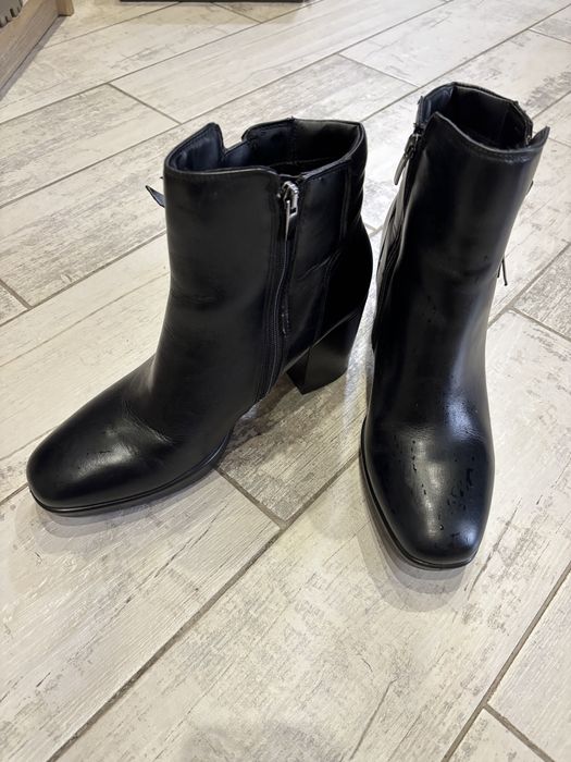 Продам шкіряні демисезонні черевики ecco на підборах