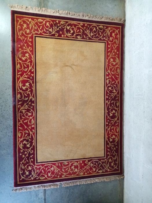 Belíssima carpete em exemplar estado de conservação, medidas: 213/138c