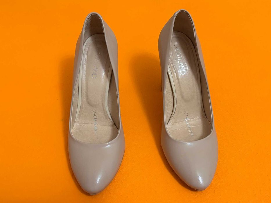 Жіночі туфлі шкіряні 38 розмір