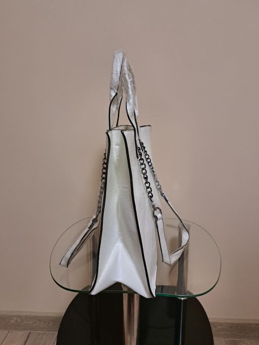 Torebka Karl Lagerfeld z kosmetyczką skórzana