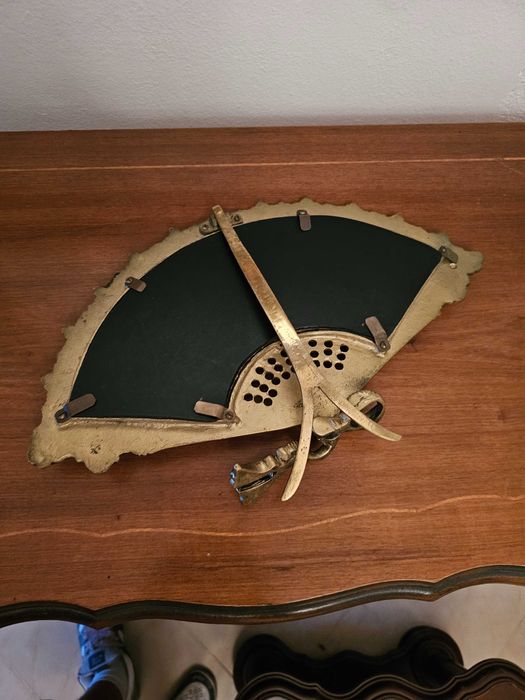 Espelho em Bronze Dourado Antigo em Forma de Leque