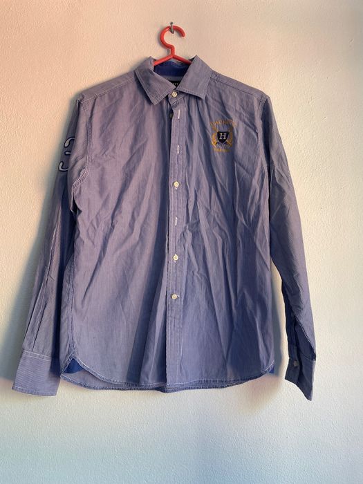 Camisa azul às riscas