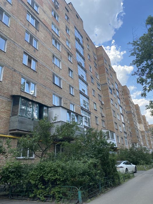 1к біля Дарницької площі, вул.Празька 3, поруч М.Дарниця,Чернігівська