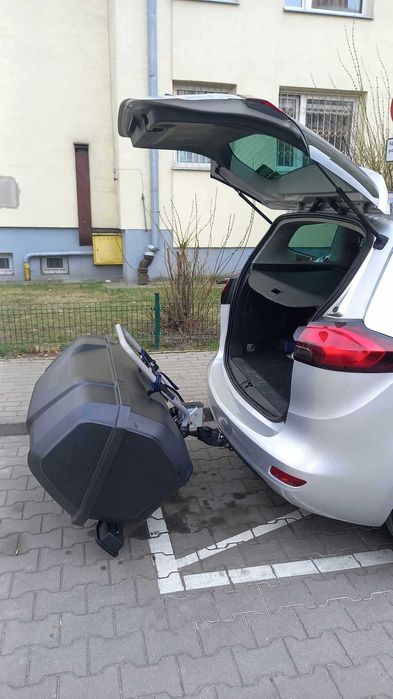 Wypożyczalnia wynajem thule box na hak dachowy bagażnik narty stok
