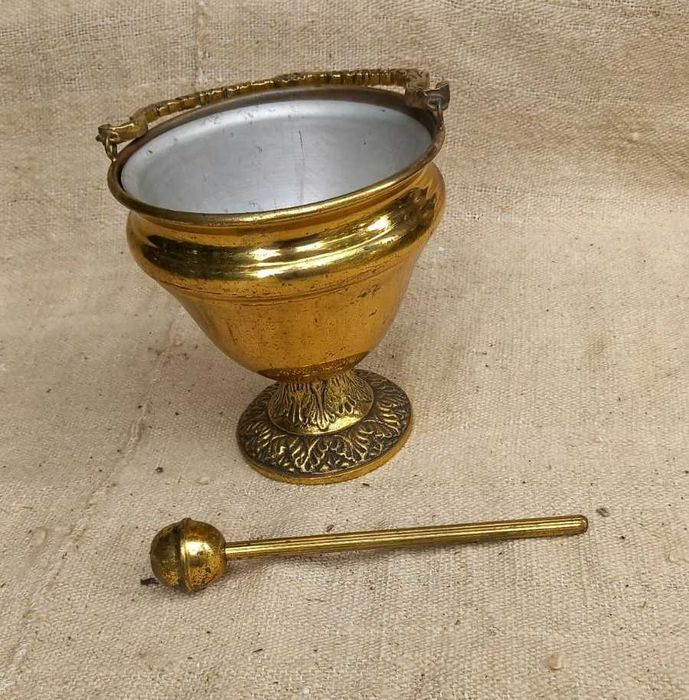Caldeirinha de Água Benta em Latão com Aspersório Completo – Vintage