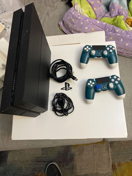 PLAYSTATION- PS4 com jogos