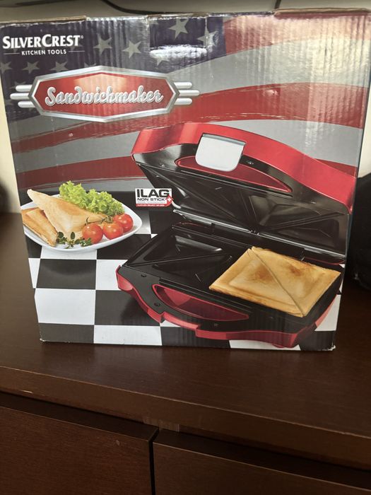 Opiekscz do kanapek Czerwony  750W