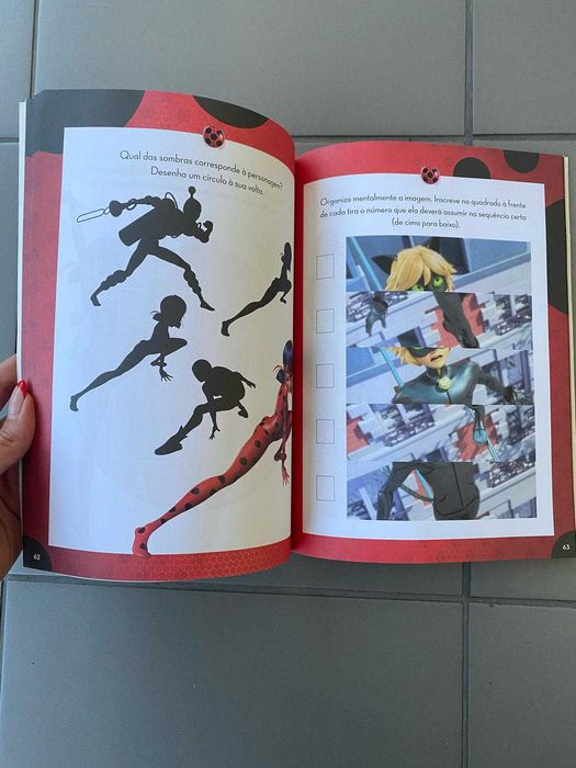 Livro com exercícios de enigmas da Ladybug