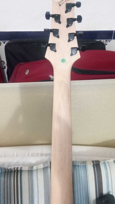 Vendo 2 guitarras uma ária e Harley Benton de 7 cordas