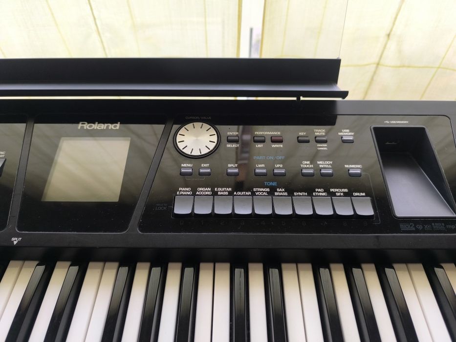 Teclado Roland BK 5 - como novo + case original + caixa origem