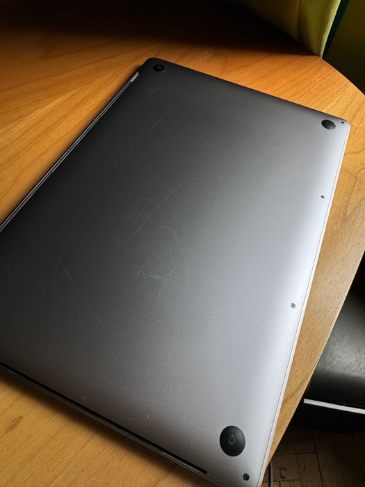 MacBook Pro 2018 15" A1990 Silver i7 / 16 Gb / SSD 512GB / Retina