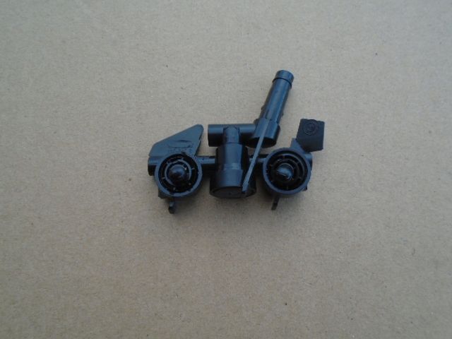 DYSZA SPRYSKIWACZA LEWA BMW E46 sedan kombi coupe cabrio 8375541