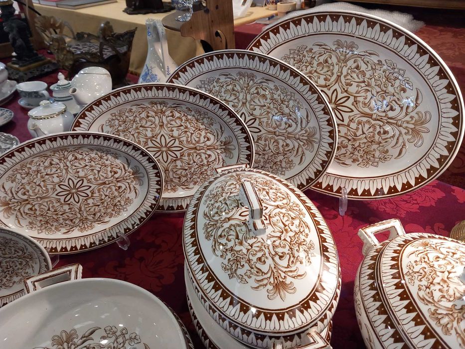 Serviço de jantar - Fabrico Inglês com 70 peças