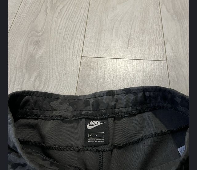 Nike штани tech fleece