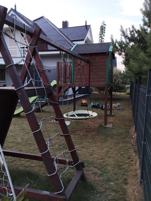Plac zabaw, domek dla dzieci, huśtawka, zjeżdżalnia, ścianka. DUŻY