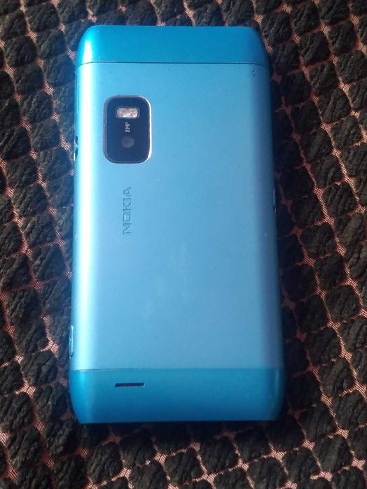 Nokia E7 Niebieska + Pudełko + Ładowarka + Słuchawki | Komplet | Do naprawy