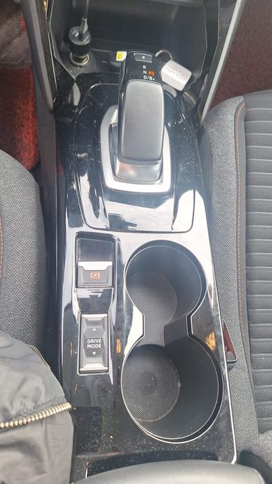 Peugeot E-208 Elétrico