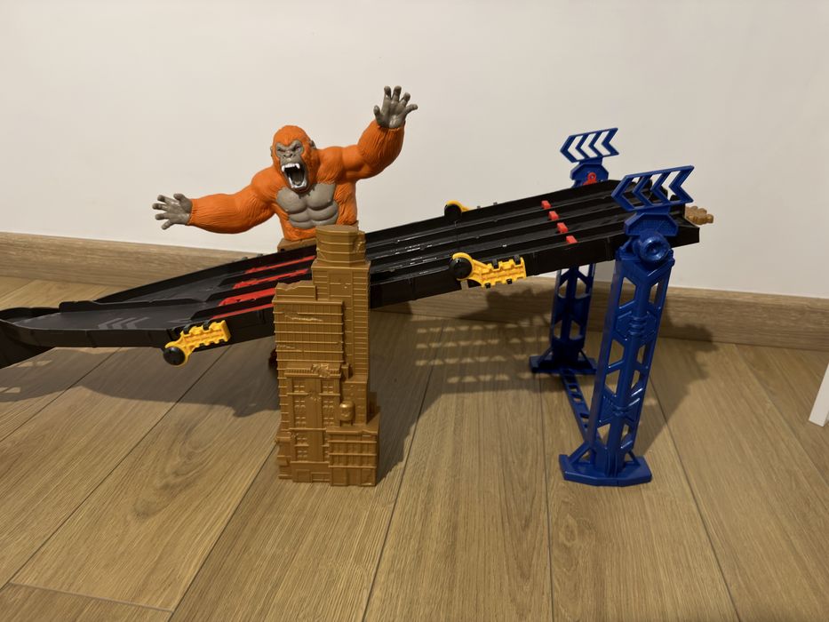 Pista Gorila Ataque METAL MACHINES