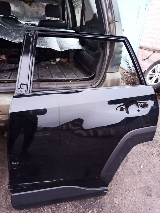 Toyota rav 4 , двері 2024