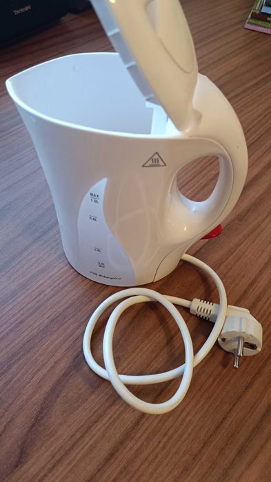 Jarro Elétrico 1.0L Branco - Compacto e Rápido (Excelente Estado)