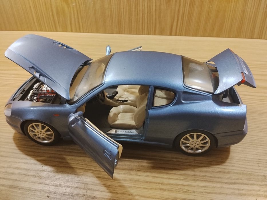Модель машины авто Maserati 3200 gt 1998 1:18 burago Мазерати Металл