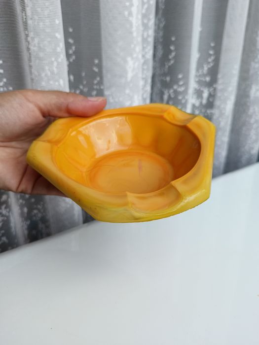 Попільниця з кольорового товстого скла часів СССР, ідеальний стан.