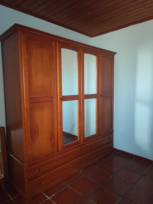 Móvel roupeiro de quarto